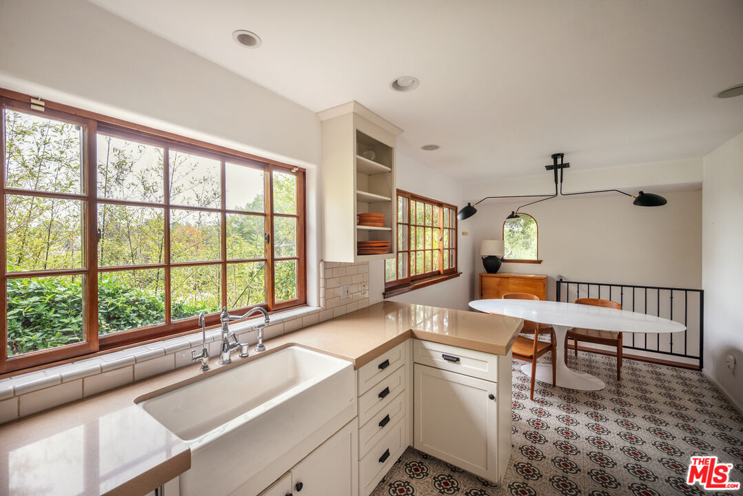 8515 Ridpath Drive Los Angeles, CA 90046 - Photo 23 of 38