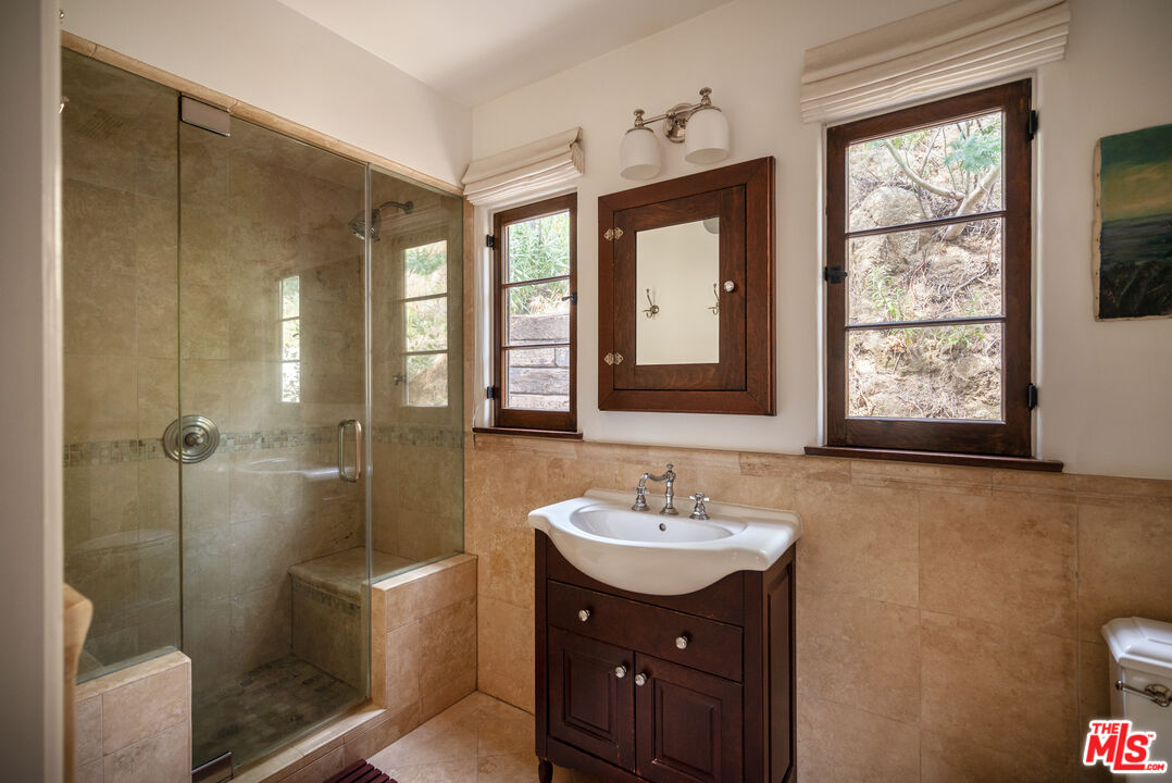 8515 Ridpath Drive Los Angeles, CA 90046 - Photo 29 of 38