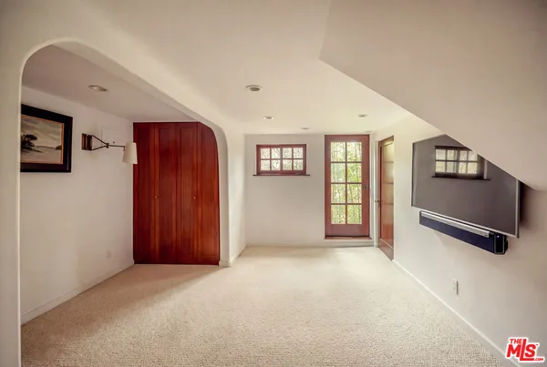 $7,500 | 8515 Ridpath Drive, Los Angeles, CA 90046