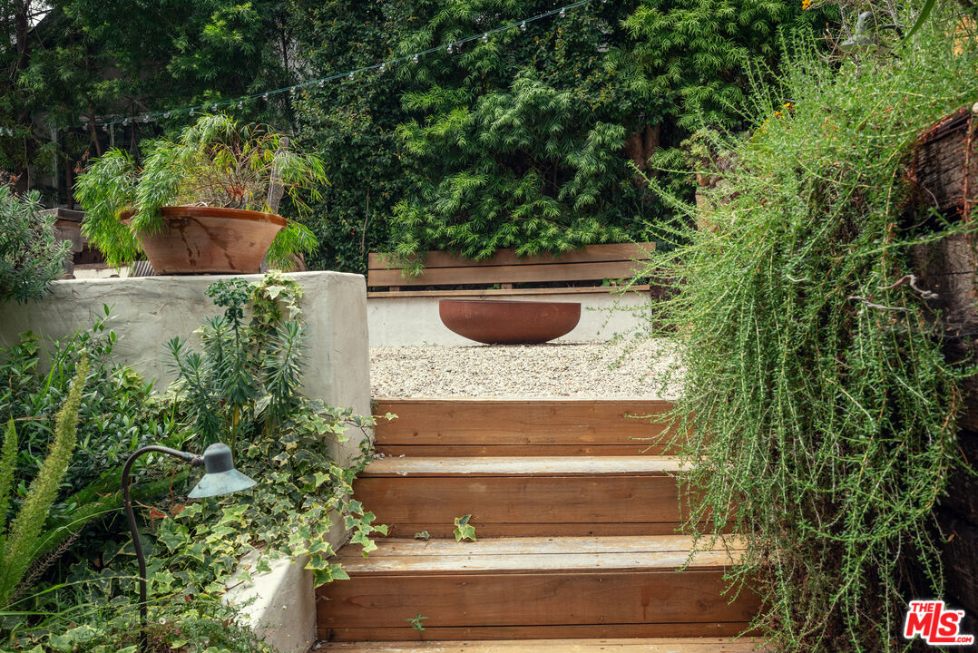 8515 Ridpath Drive Los Angeles, CA 90046 - Photo 37 of 38