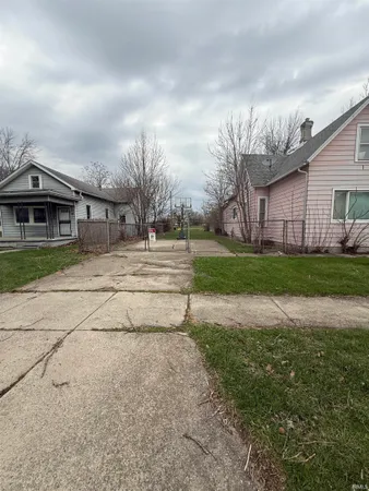 $11,900 | 923 Madison Street, Fort Wayne, IN 46803