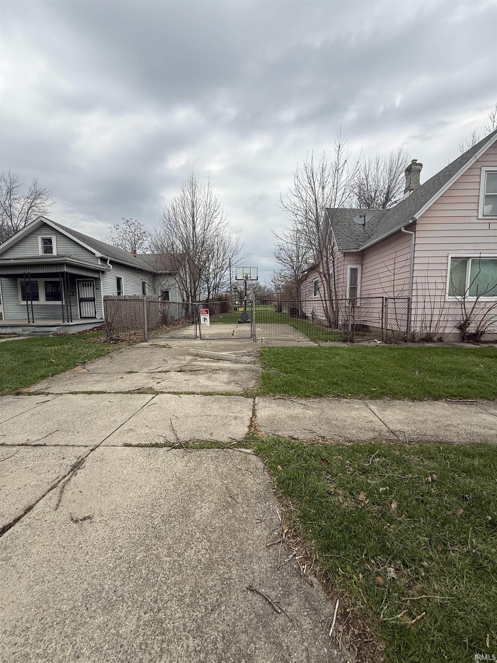 923 Madison Street Fort Wayne, IN 46803 - Photo 2 of 4