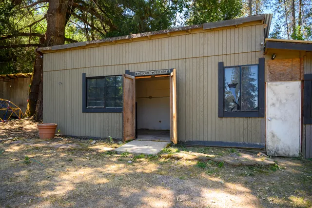 a view of a backyard with sitting area
