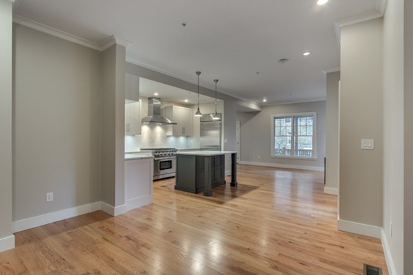 18 Kilsyth Road, Unit 1 Brookline, MA 02445 - Photo 5 of 19