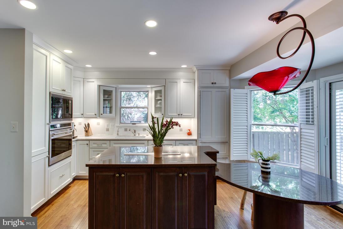 6606 Anthony Crest Square McLean, VA 22101 - Photo 16 of 36 Kitchen