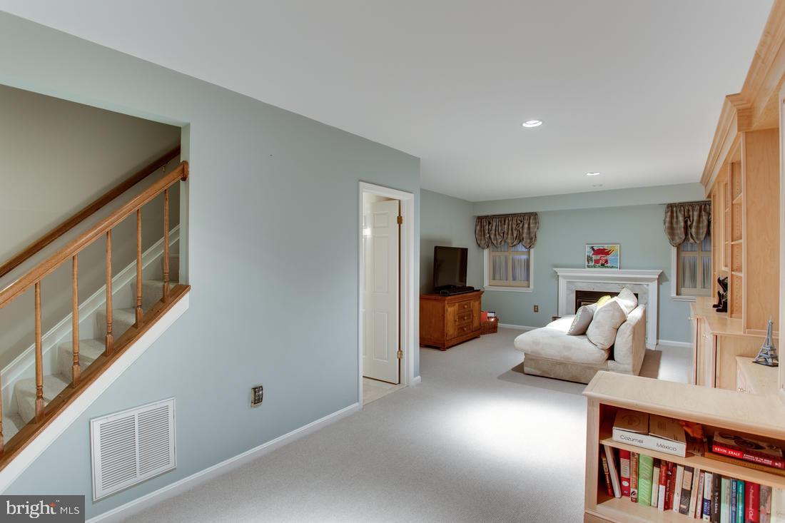 6606 Anthony Crest Square McLean, VA 22101 - Photo 29 of 36 LL Recreation Room