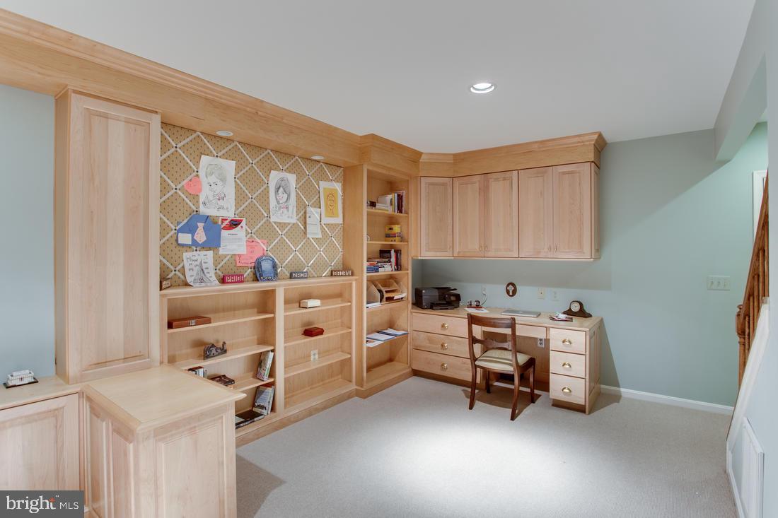 6606 Anthony Crest Square McLean, VA 22101 - Photo 30 of 36 LL