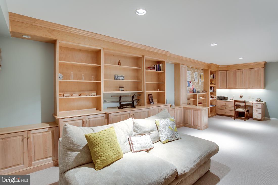 6606 Anthony Crest Square McLean, VA 22101 - Photo 32 of 36 LL