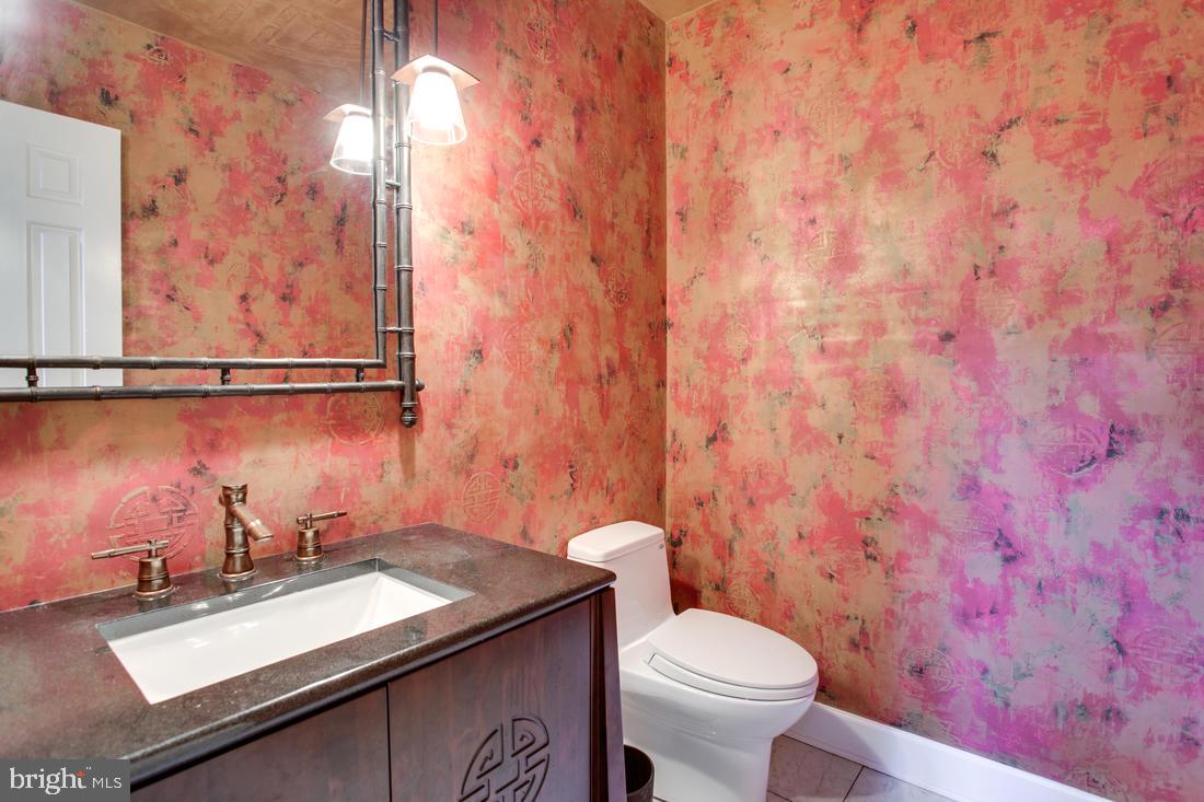 6606 Anthony Crest Square McLean, VA 22101 - Photo 7 of 36 ML Powder Room