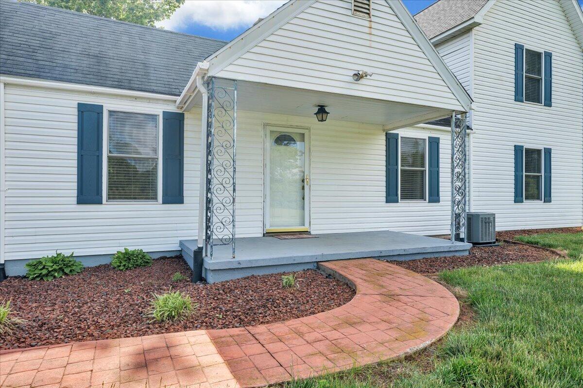 193 Simmons Creek Road Union Hall, VA 24176 - Photo 4 of 77 03-MIB04002-R5