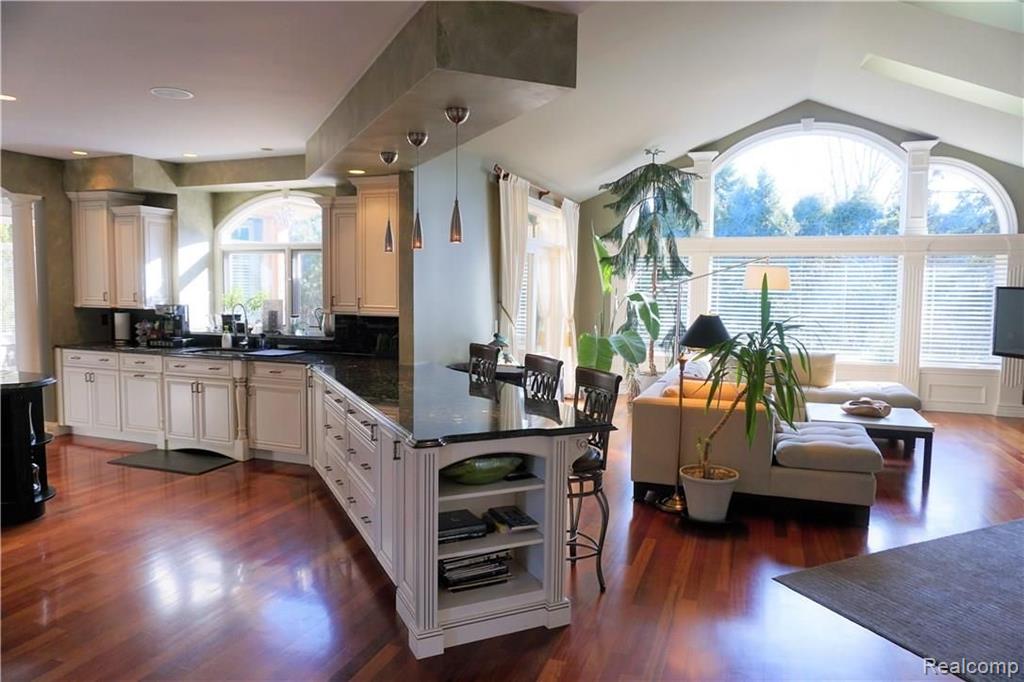 521 Hampton Road Grosse Pointe Woods, MI 48236 - Photo 16 of 48