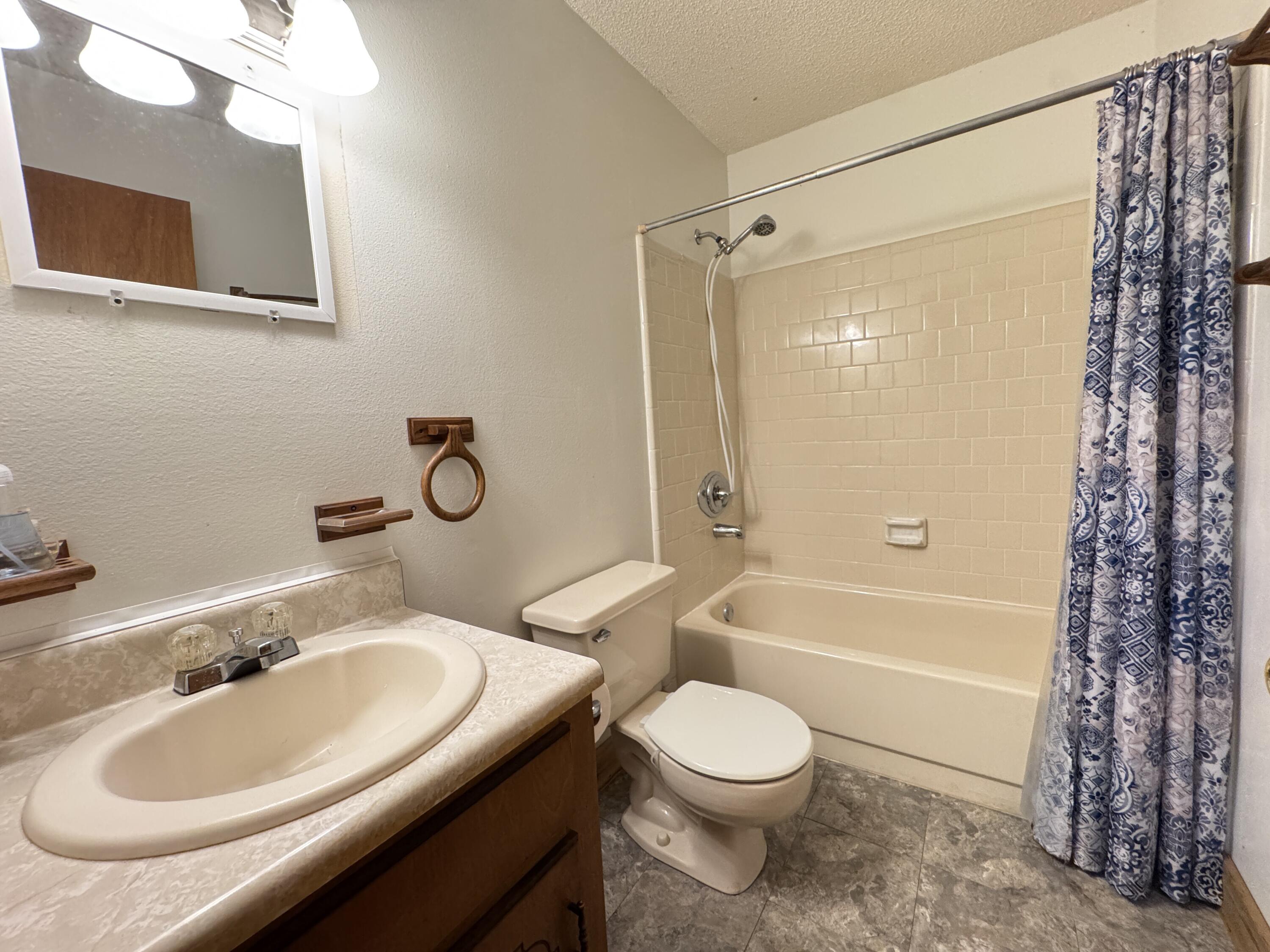 2928 Aplin Road Crestview, FL 32539 - Photo 18 of 19 Bathroom 2