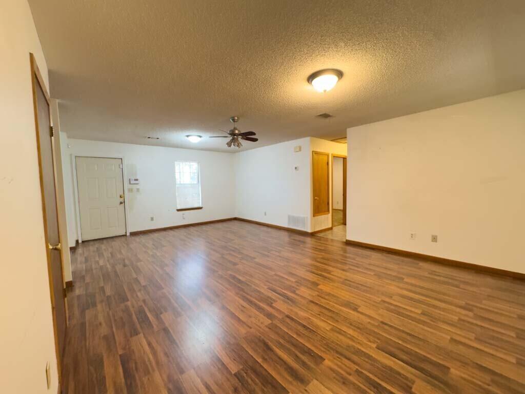 2928 Aplin Road Crestview, FL 32539 - Photo 3 of 19 Livingroom