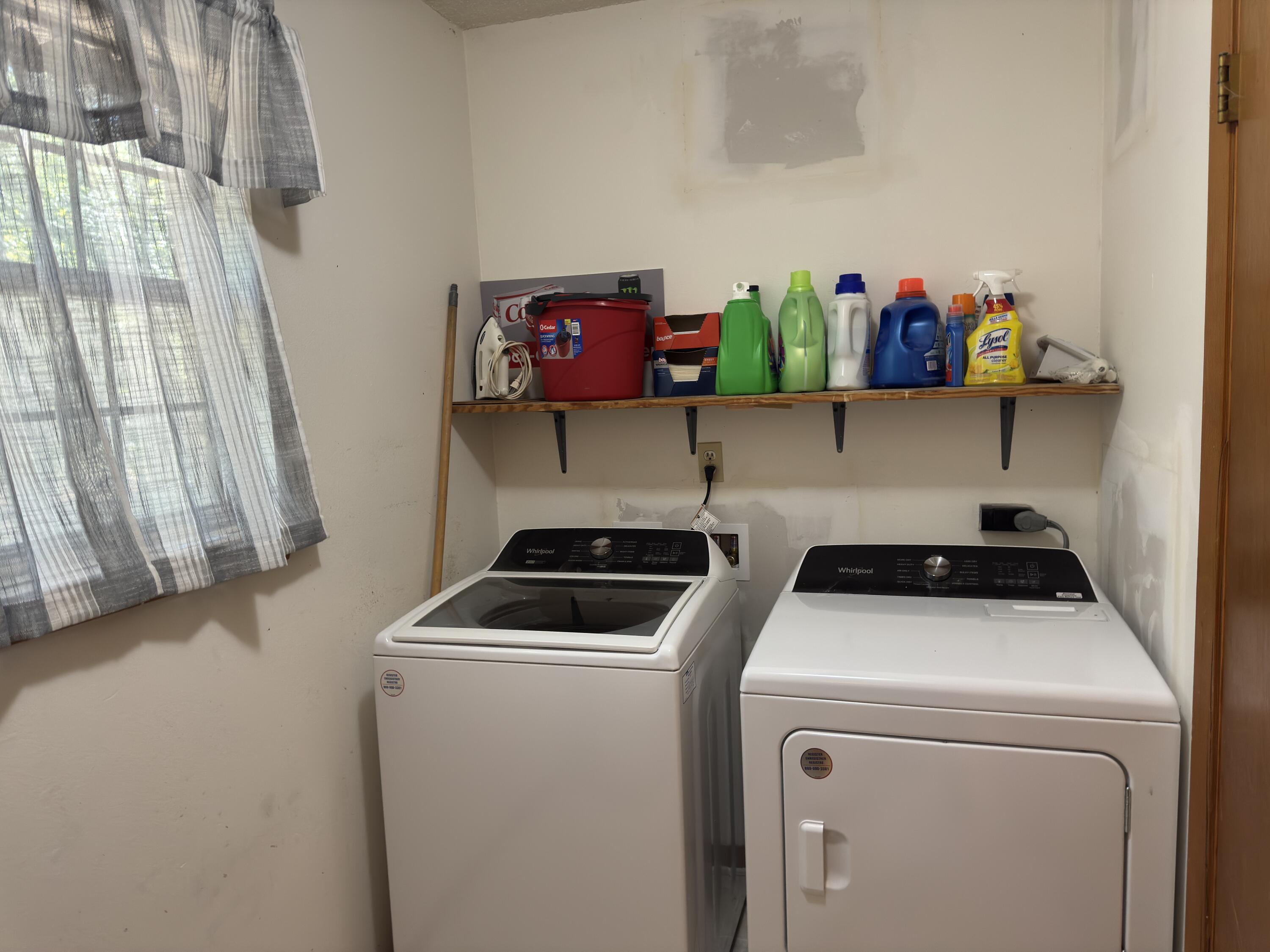 2928 Aplin Road Crestview, FL 32539 - Photo 8 of 19 Laundry