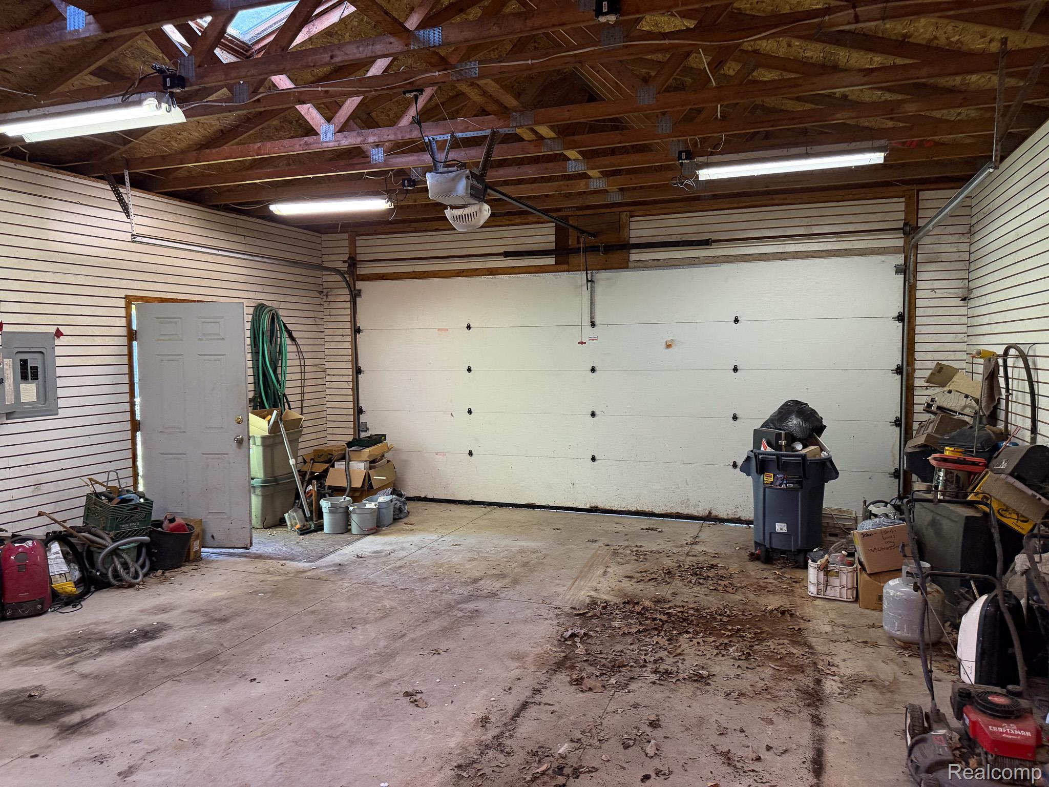2836 York Road Rochester, MI 48309 - Photo 6 of 12 IMG_1053.jpg