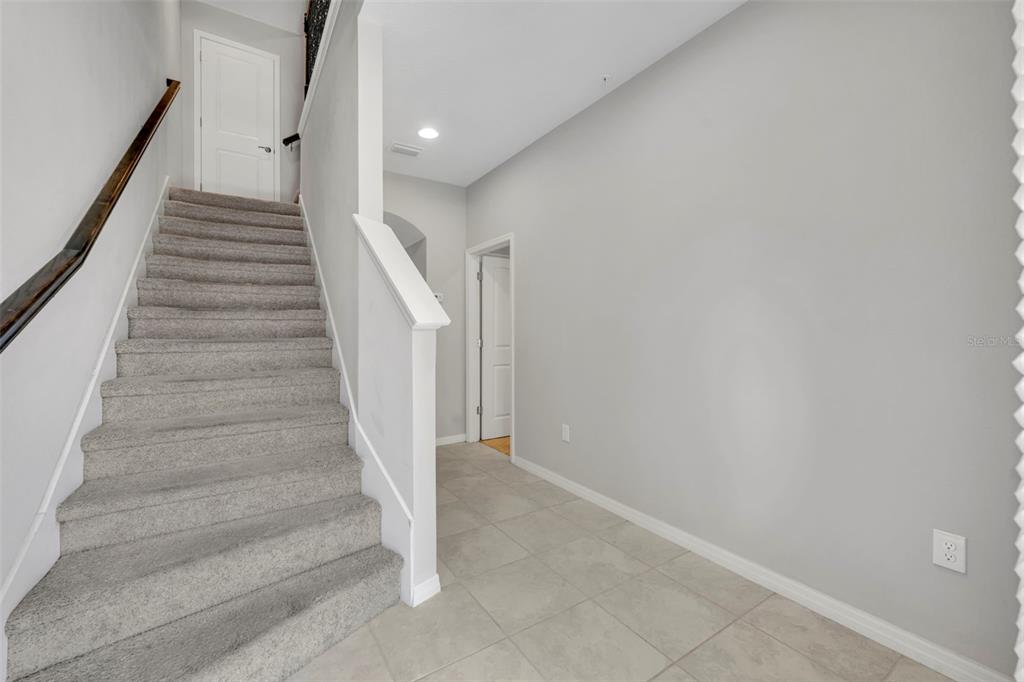 529 Piazza Point Oviedo, FL 32765 - Photo 4 of 33