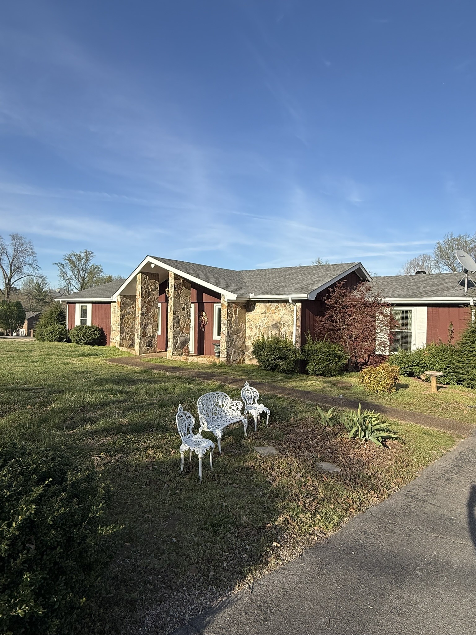 353 Golf Club Road McMinnville, TN 37110 - Photo 2 of 28 a front view of a house with a yard