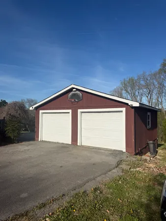 a front view of house with yard and garage