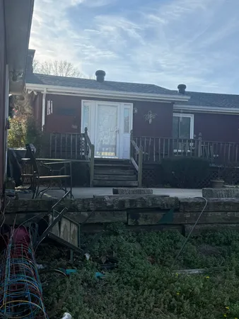 a view of a house with backyard and garden