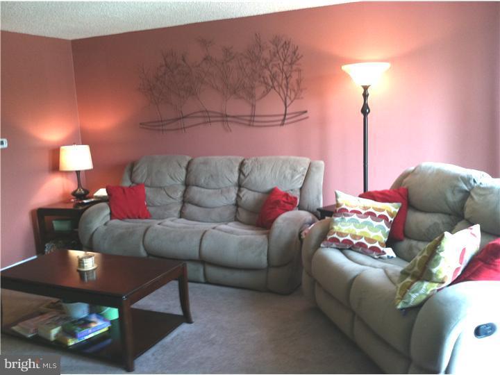 10912 Modena Place Philadelphia, PA 19154 - Photo 2 of 7 Living Room