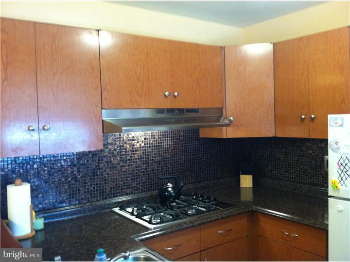 10912 Modena Place Philadelphia, PA 19154 - Photo 4 of 7 Kitchen