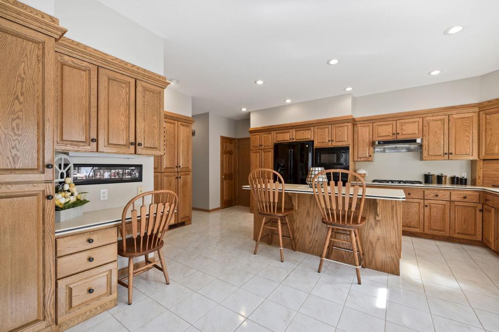 15410 Shadow Creek Road Maple Grove, MN 55311 - Photo 11 of 45 Gallery Image 11