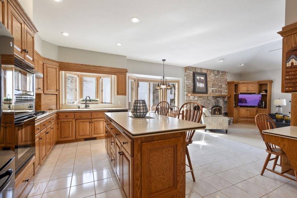 15410 Shadow Creek Road Maple Grove, MN 55311 - Photo 9 of 45 Gallery Image 9