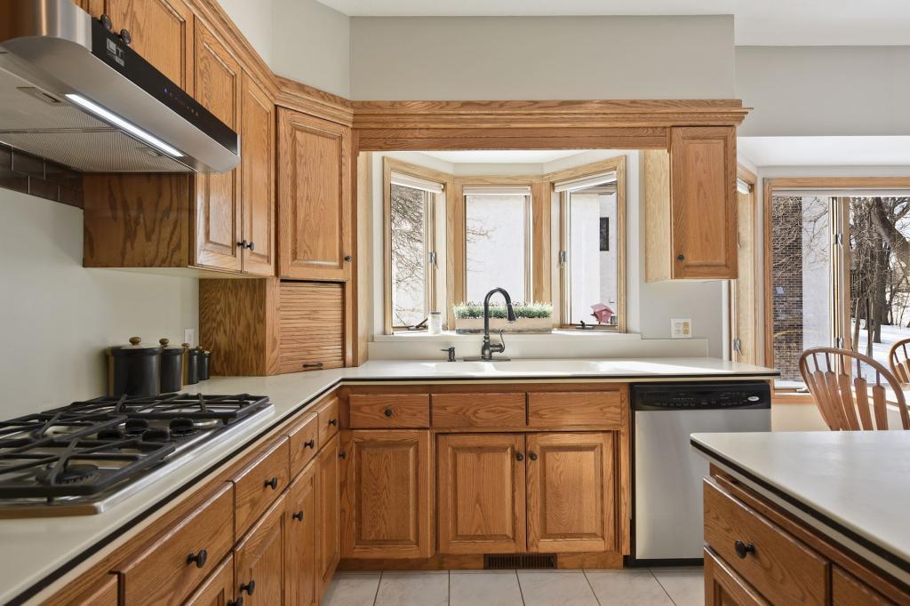 15410 Shadow Creek Road Maple Grove, MN 55311 - Photo 10 of 45 Gallery Image 10