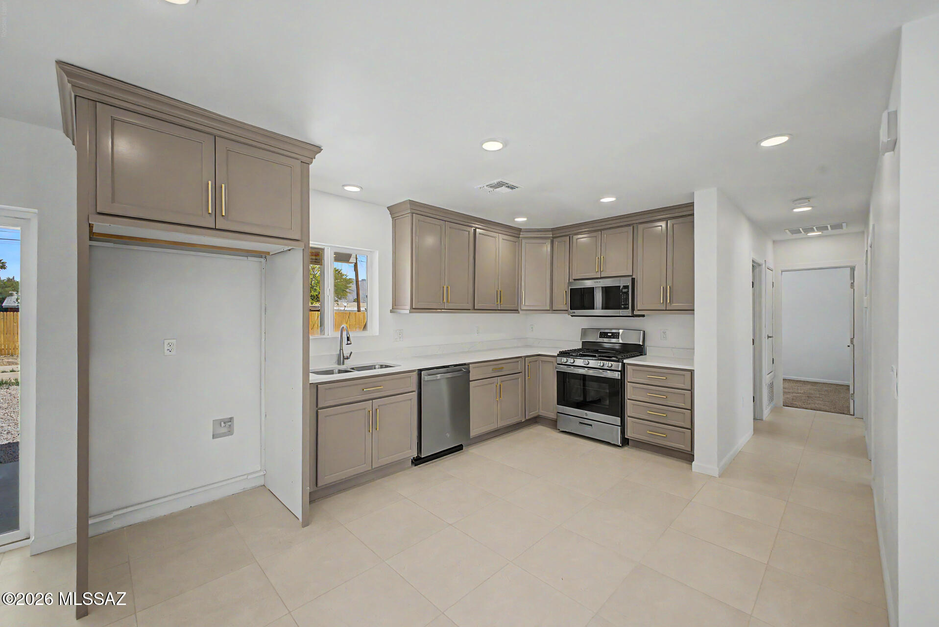 2251 East Spring Street Tucson, AZ 85719 - Photo 9 of 58 Kitchen