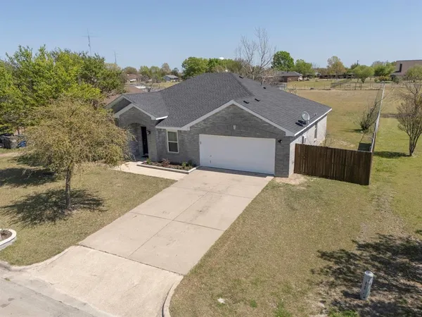 $360,000 | 433 Windmill Drive, Lavon, TX 75166