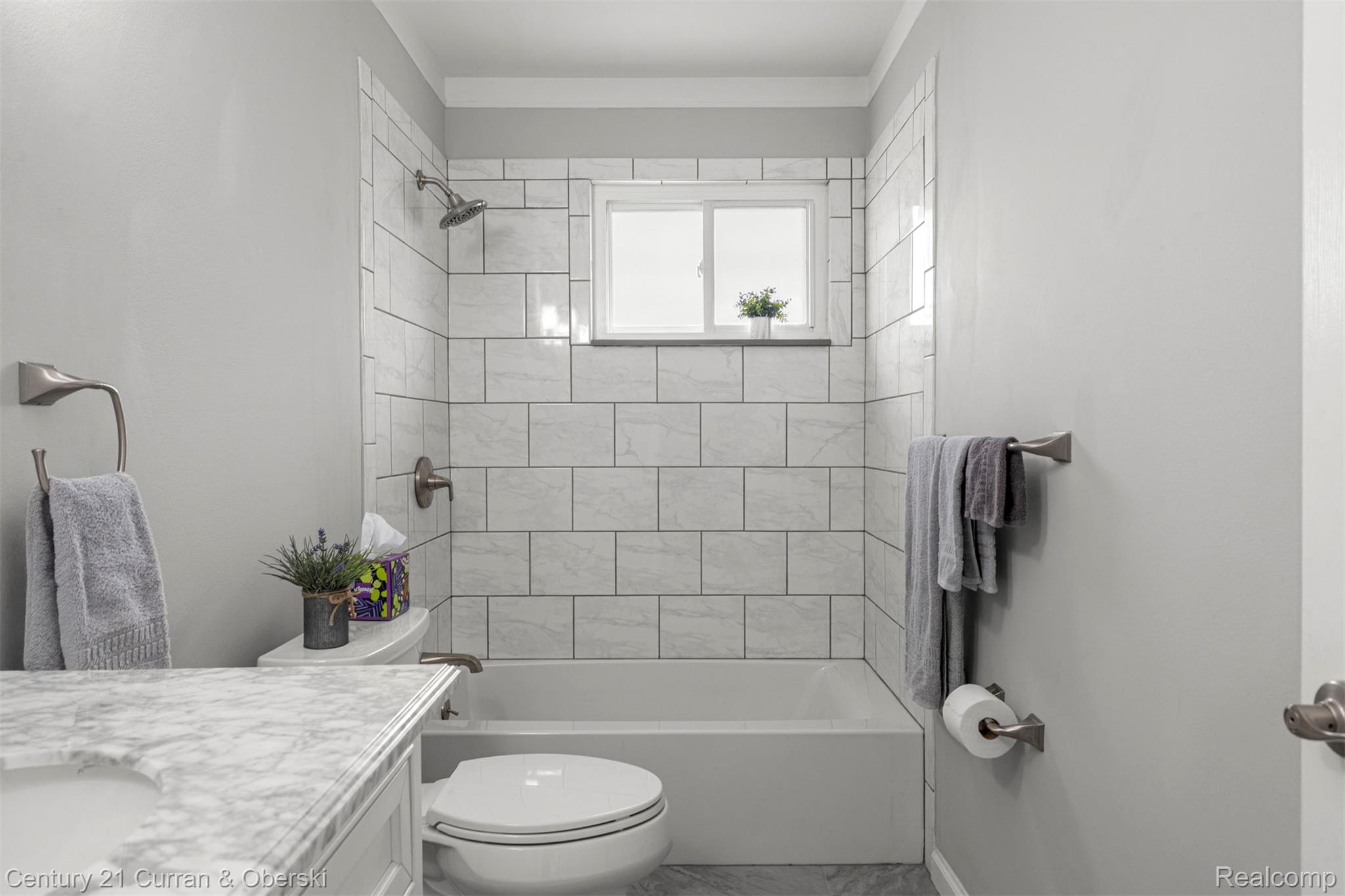 7120 Jackson Street Taylor, MI 48180 - Photo 10 of 24 Full bath featuring shower / washtub combination and vanity