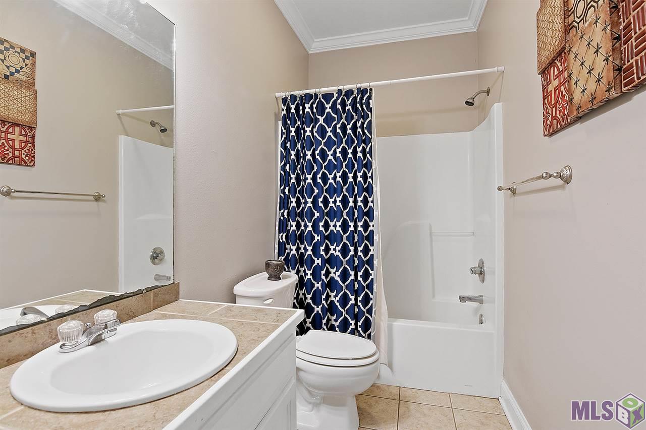 9046 Pecan Tree Drive Baton Rouge, LA 70810 - Photo 9 of 10 Bathroom
