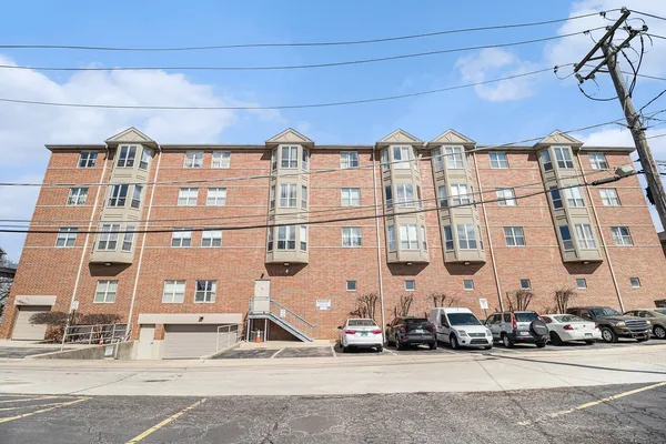 $1,575 | 57 East Hattendorf Avenue, Unit 304, Roselle, IL 60172