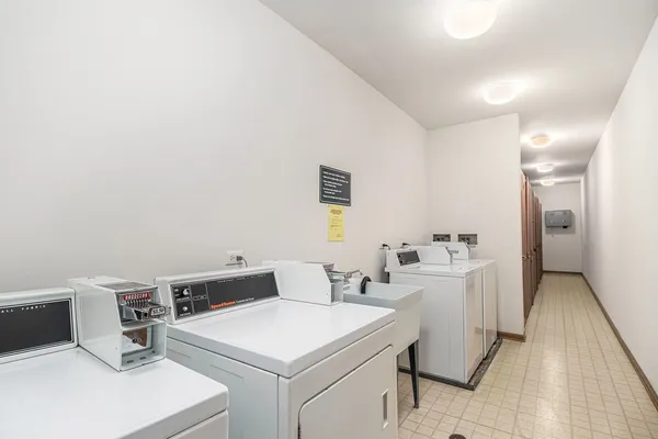 $1,575 | 57 East Hattendorf Avenue, Unit 304, Roselle, IL 60172