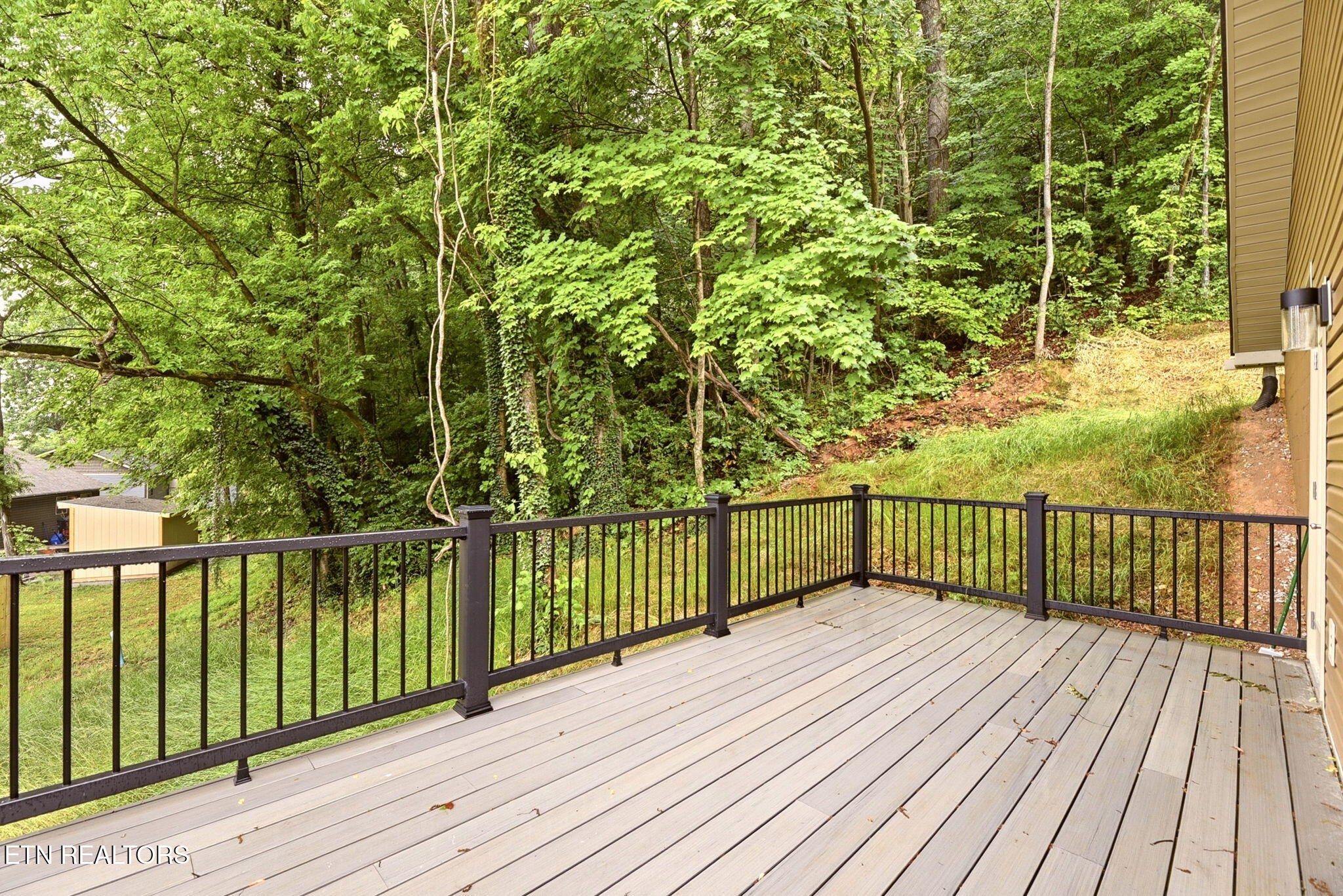 513 Hillcrest Street Clinton, TN 37716 - Photo 17 of 19 513 deck