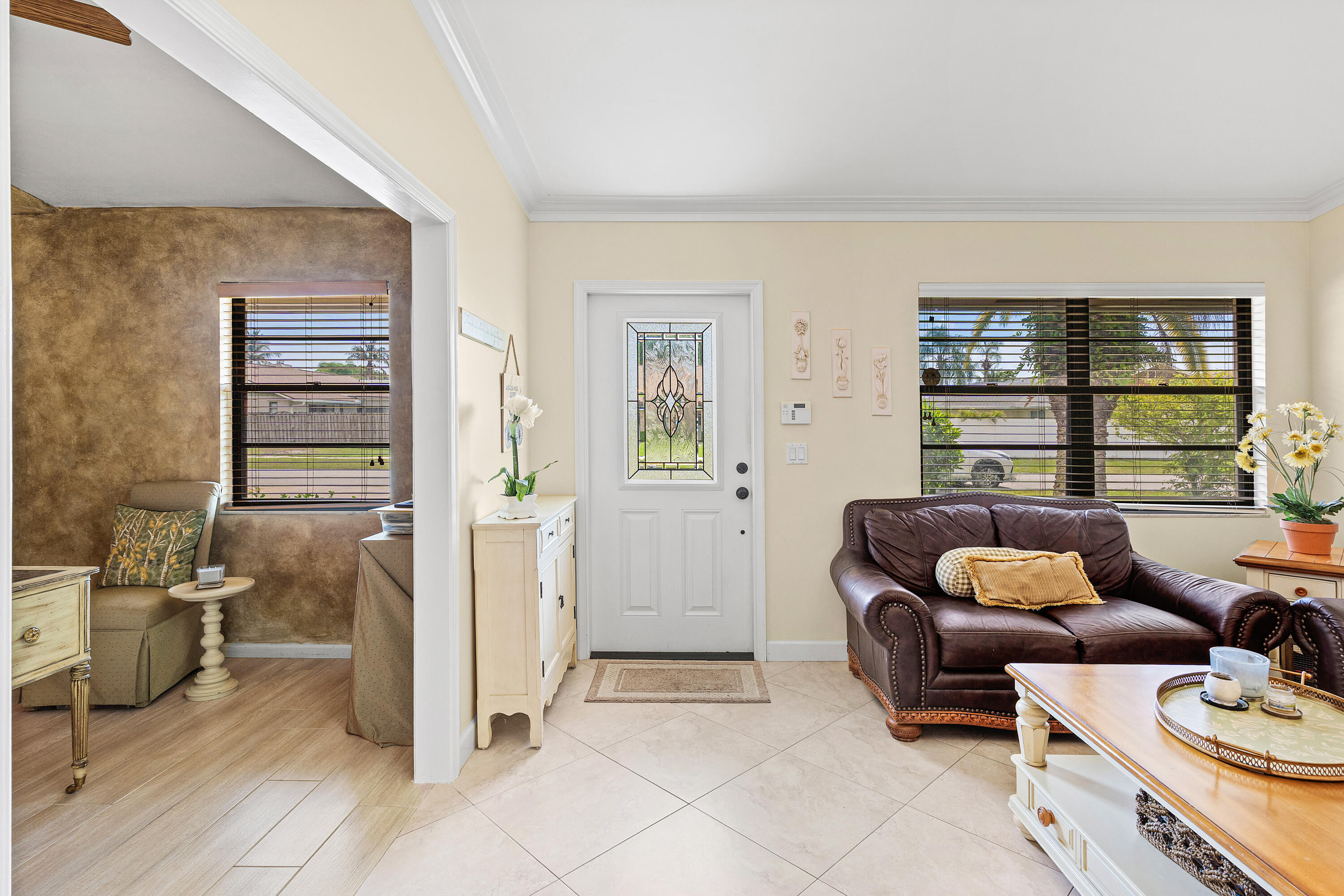 5175 Beechwood Road Delray Beach, FL 33484 - Photo 4 of 26 Entrance foyer