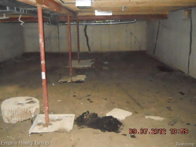 2280 Spring Hill Avenue Inkster, MI 48141 - Photo 8 of 12 DSCN7300.JPG
