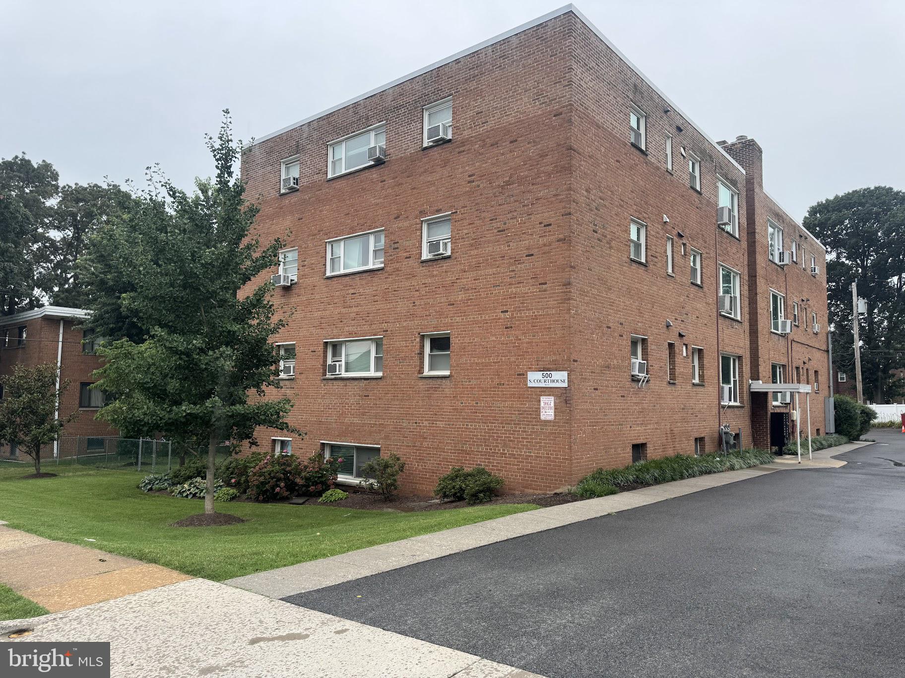 500 South Courthouse Road, Unit 9 Arlington, VA 22204 - Photo 1 of 18 a front view of a house with a garden
