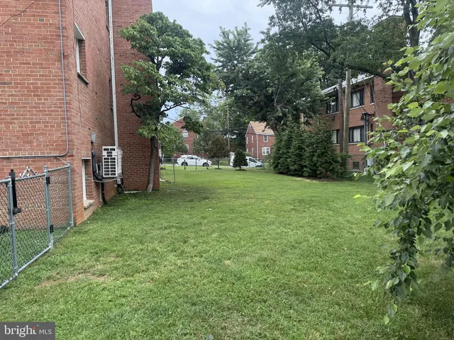 a view of a back yard of the house