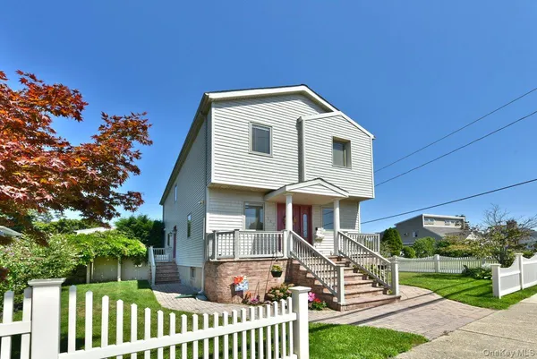 $840,000 | 385 Oceanside Parkway, Oceanside, NY 11572