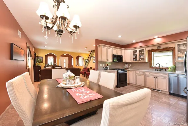 $850,000 | 385 Oceanside Parkway, Oceanside, NY 11572