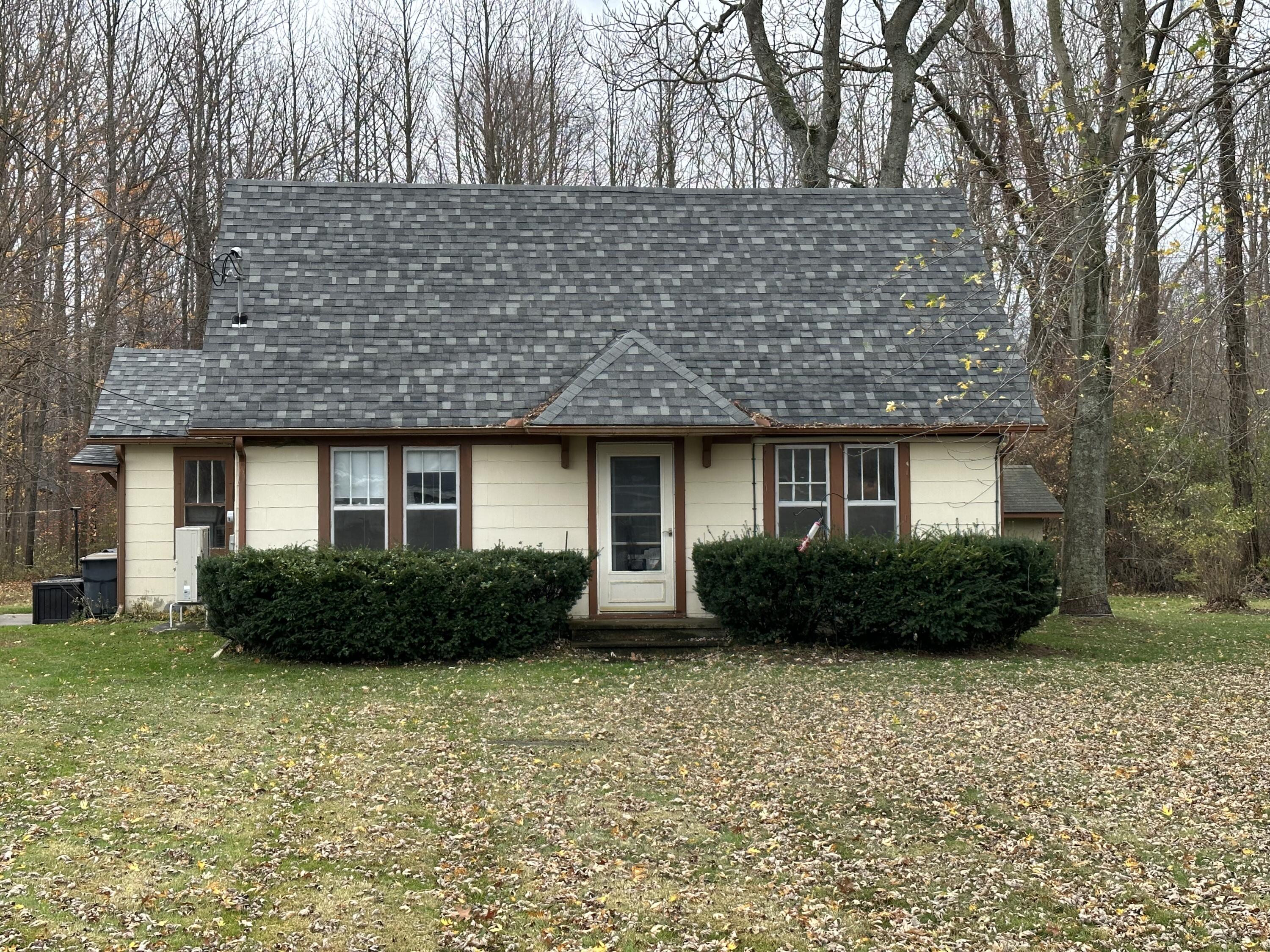 2512 Coloma Road Benton Harbor, MI 49022 - Photo 1 of 29 IMG_2932