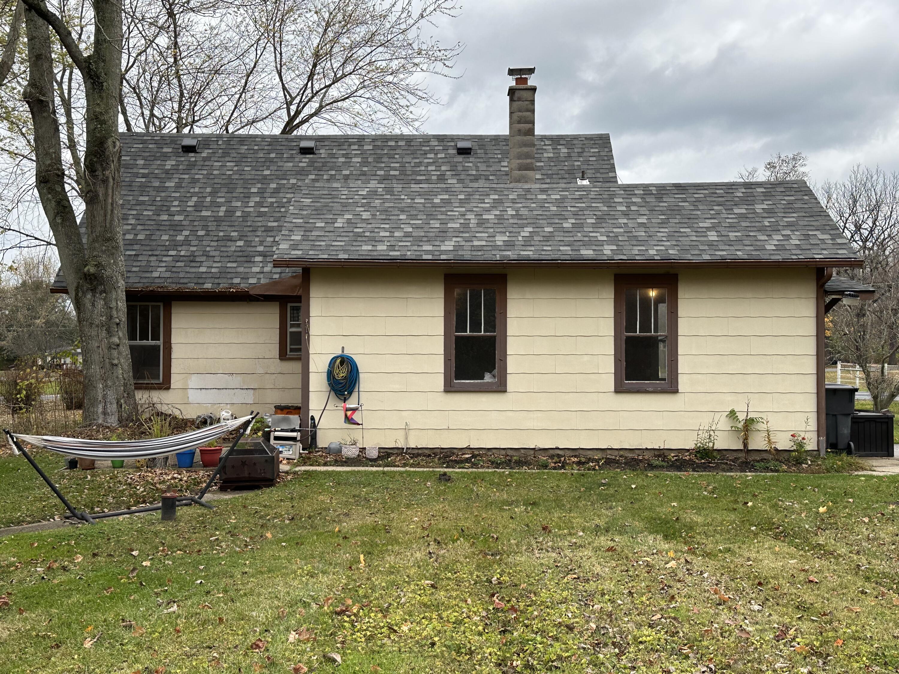 2512 Coloma Road Benton Harbor, MI 49022 - Photo 3 of 29 IMG_2936