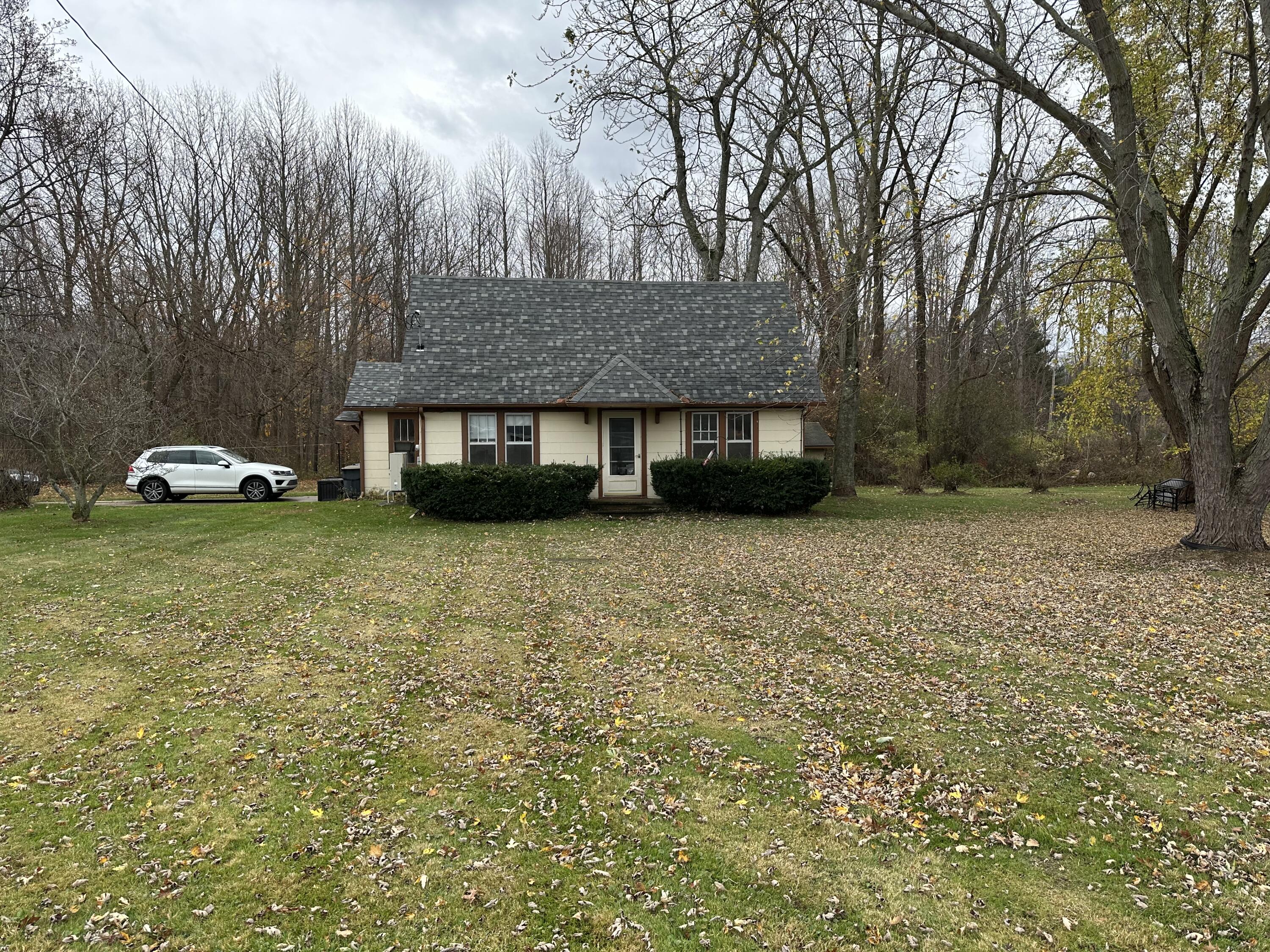 2512 Coloma Road Benton Harbor, MI 49022 - Photo 4 of 29 IMG_2931