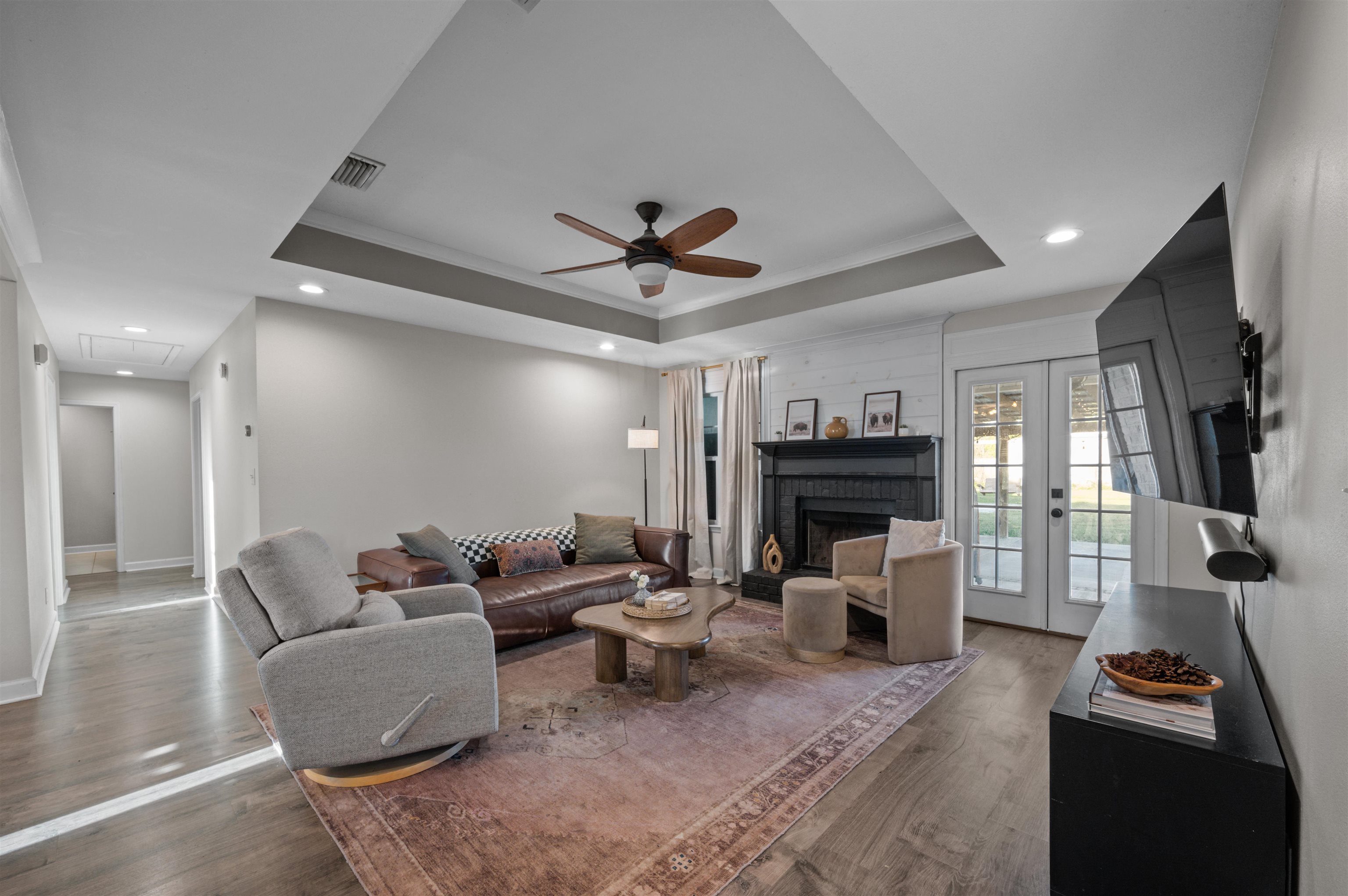 22370 Buck Road Robertsdale, AL 36567 - Photo 9 of 31 Living Room