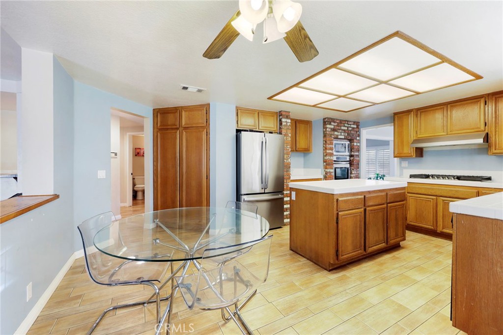 16891 Mariposa Avenue Riverside, CA 92504 - Photo 14 of 50 Kitchen
