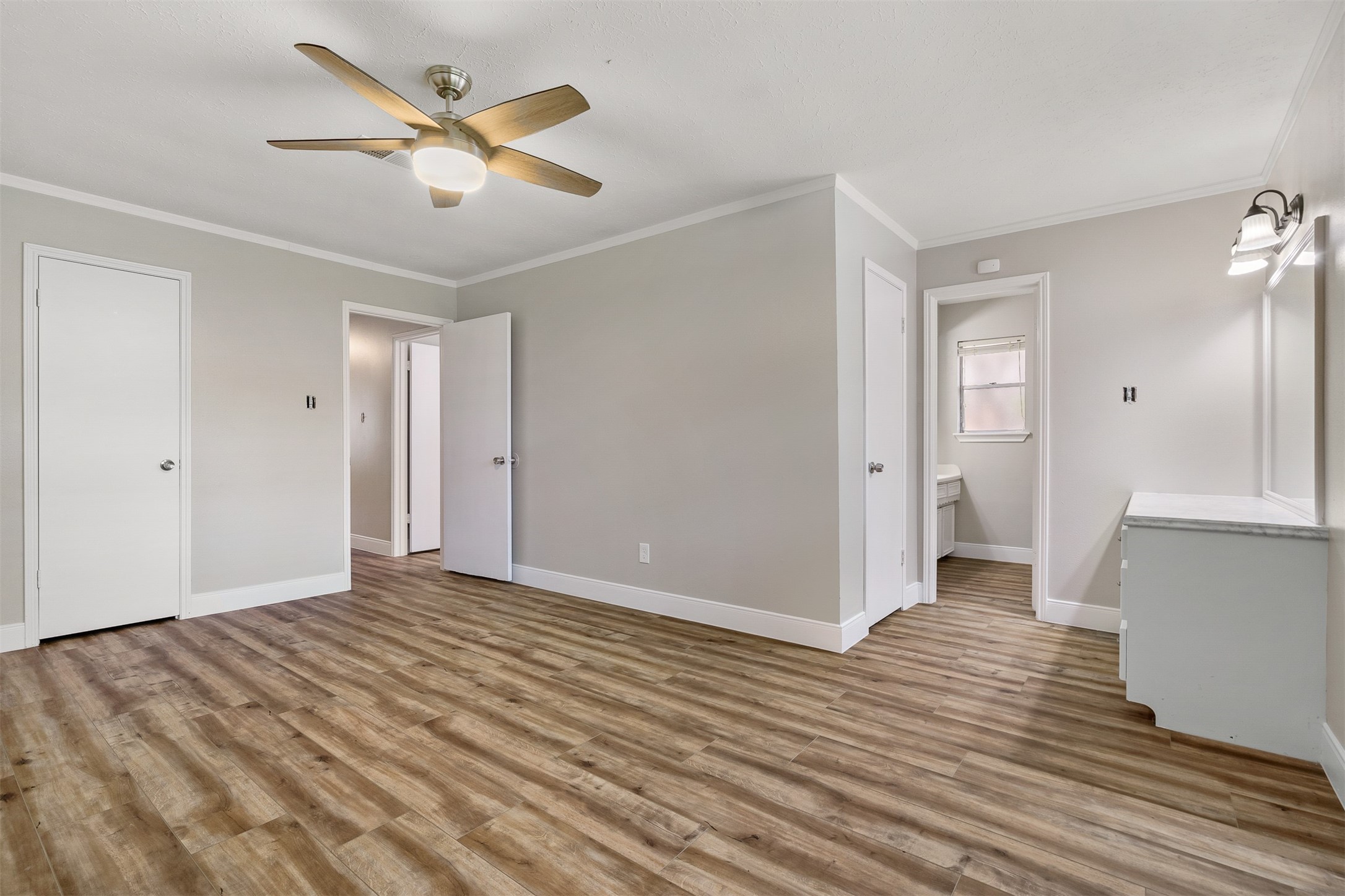 25519 Many Oak Drive Spring, TX 77380 - Photo 17 of 33 a view of a livingroom with wooden floor