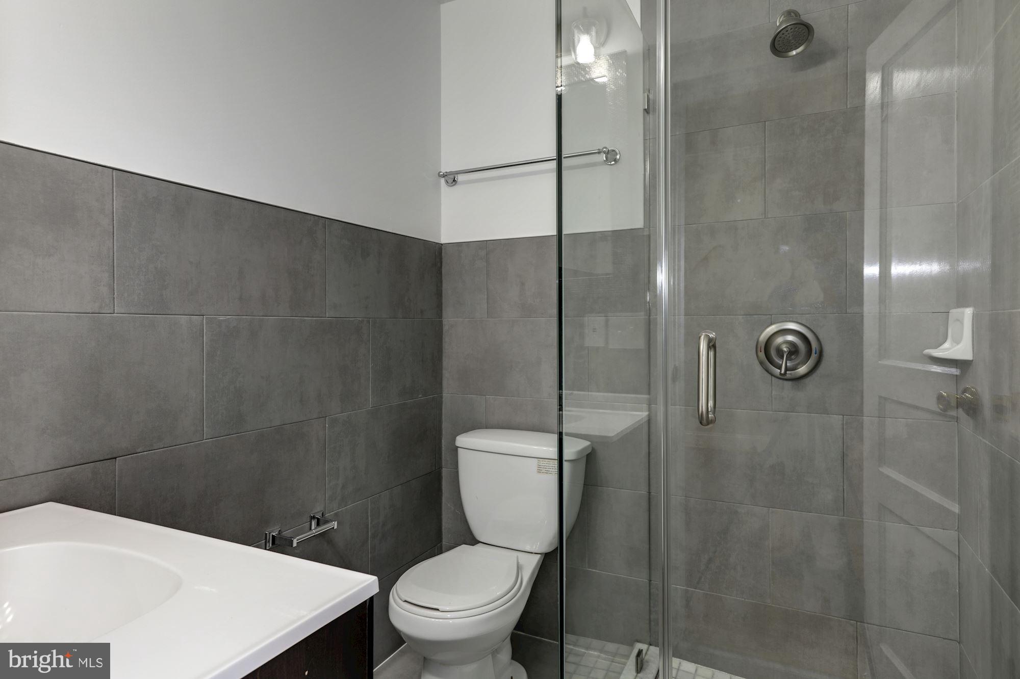 811 Thayer Avenue, Unit 2 Silver Spring, MD 20910 - Photo 21 of 30 2nd Bathroom