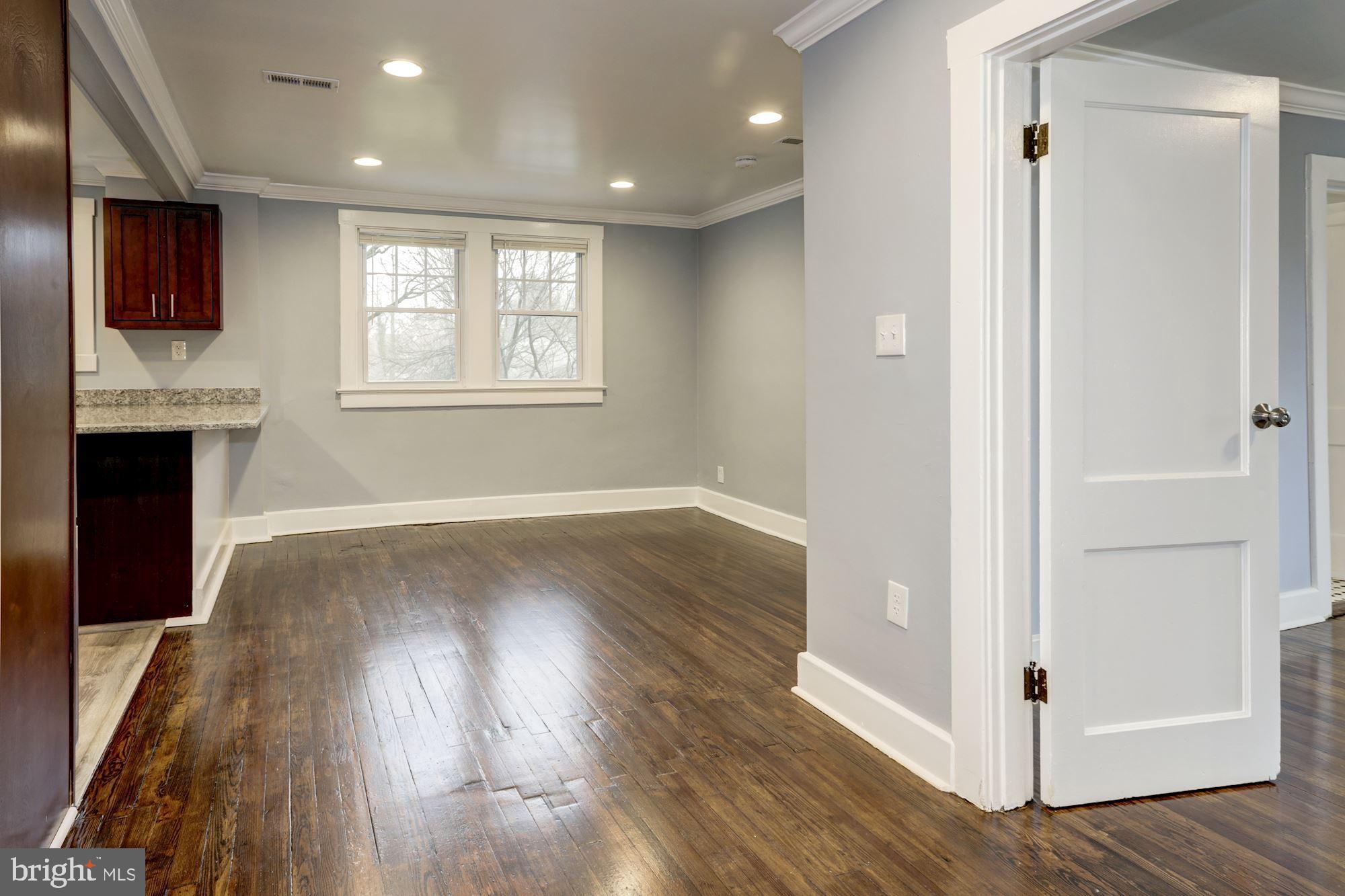 811 Thayer Avenue, Unit 2 Silver Spring, MD 20910 - Photo 7 of 30 Living Room