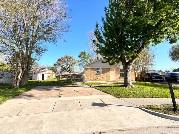 $1,900 | 4641 Orange Circle South, Pearland, TX 77581